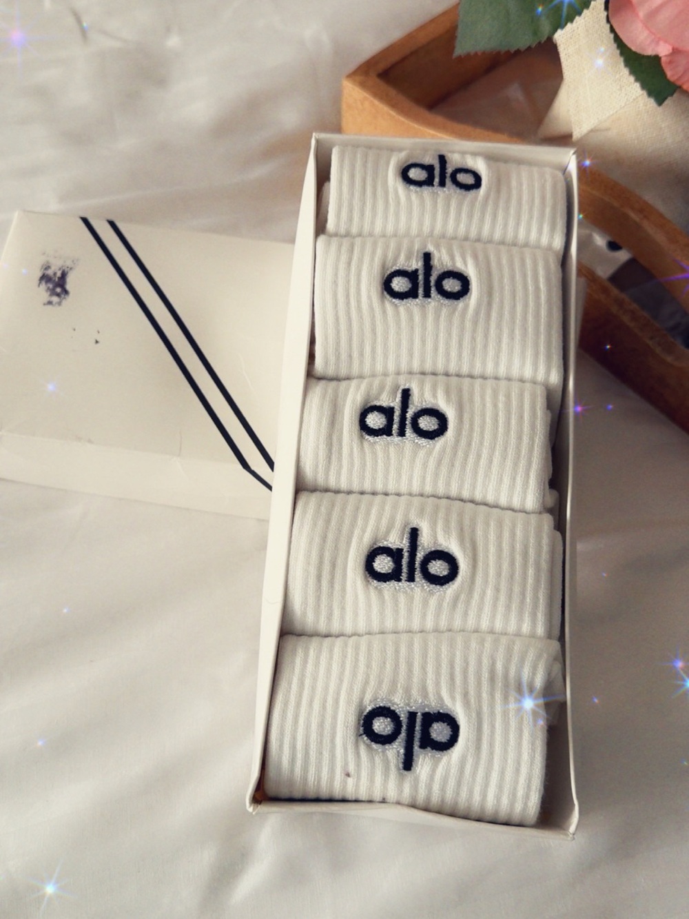 ALO Yoga Men's White Crew Socks with Navy Logo - 5 Pack